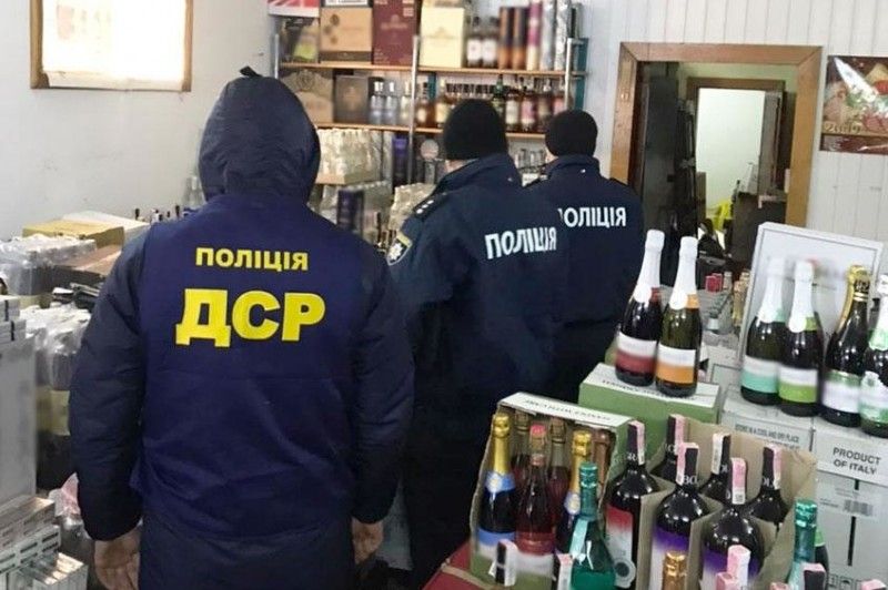 На Чернігівщині підприємці нелегально виготовляли та продавали алкоголь