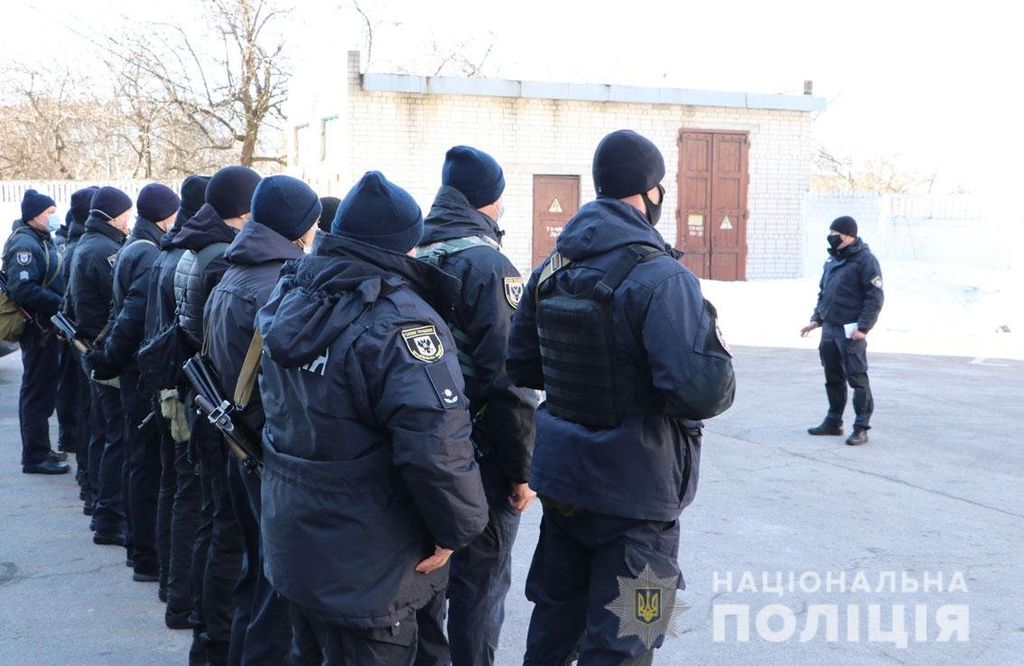 Служитимуть на блокпостах: чернігівські поліцейські відправилися в зону ООС