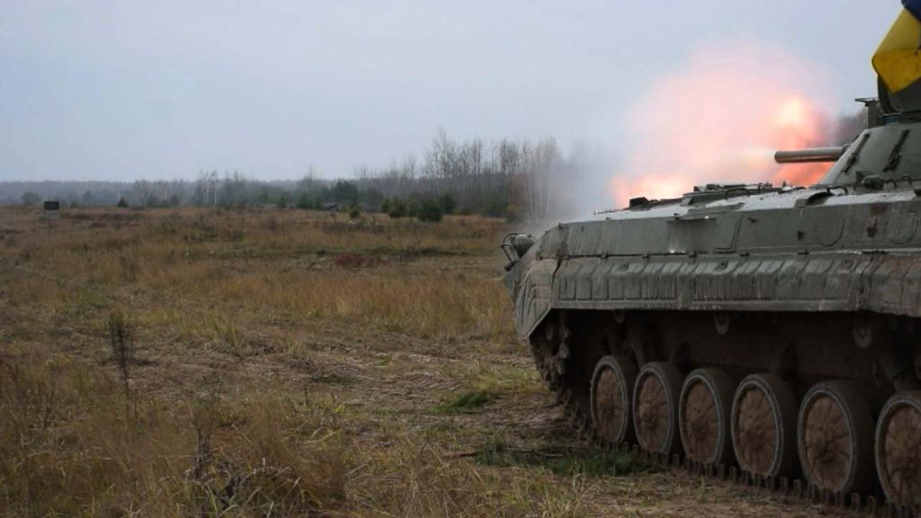 Точно в ціль: чернігівські армійці відпрацювали стрільбу з БМП