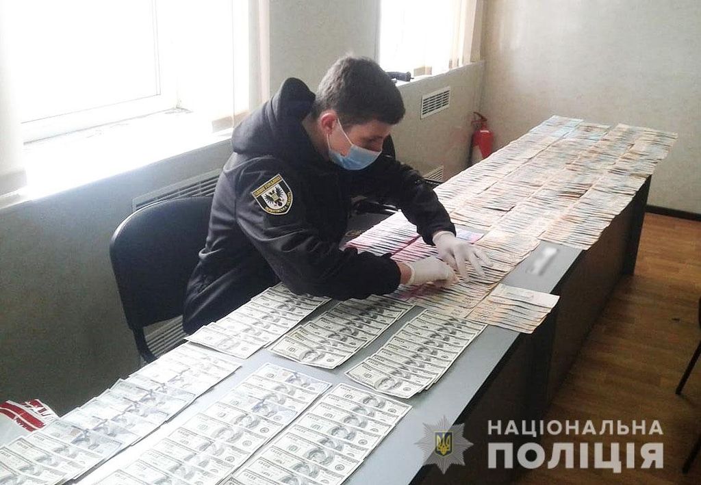 Ошукав на півмільйона: росіянин продав жителю Чернігівщини підроблені монети