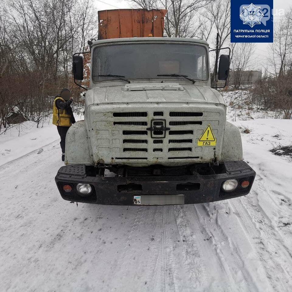 Порушили правила, спровокували ДТП і втекли… У Чернігові патрульні спіймали двох втікачів
