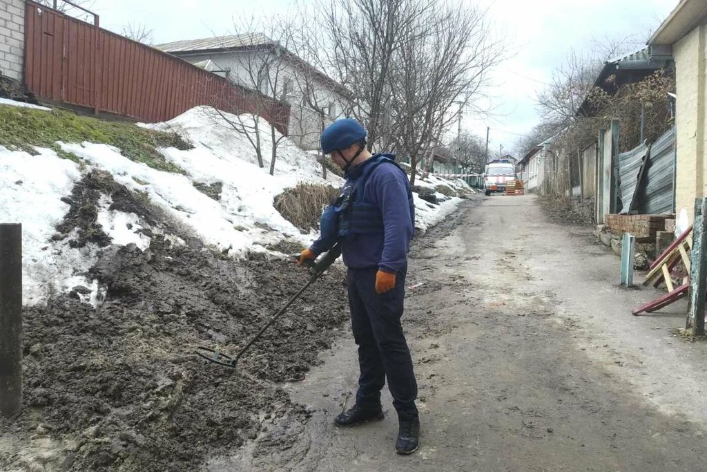 Під час земляних робіт на Холодних ярах у Чернігові комунальники знайшли снаряд