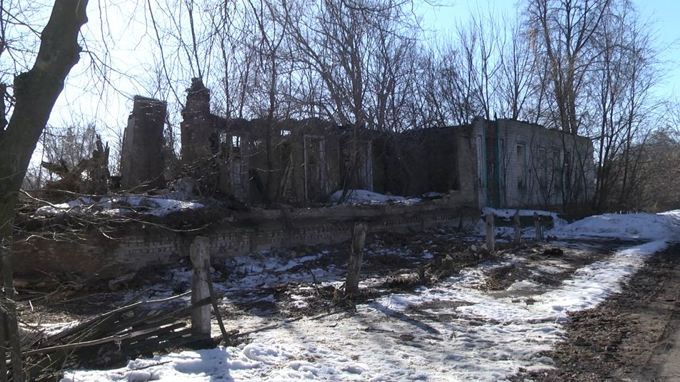 Ікони під штукатуркою: в стінах старої лікарні на Чернігівщині знайшли ікони
