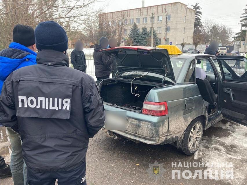 Зарізав і закопав у снігу: на Чернігівщині раніше судимий таксист убив пасажира