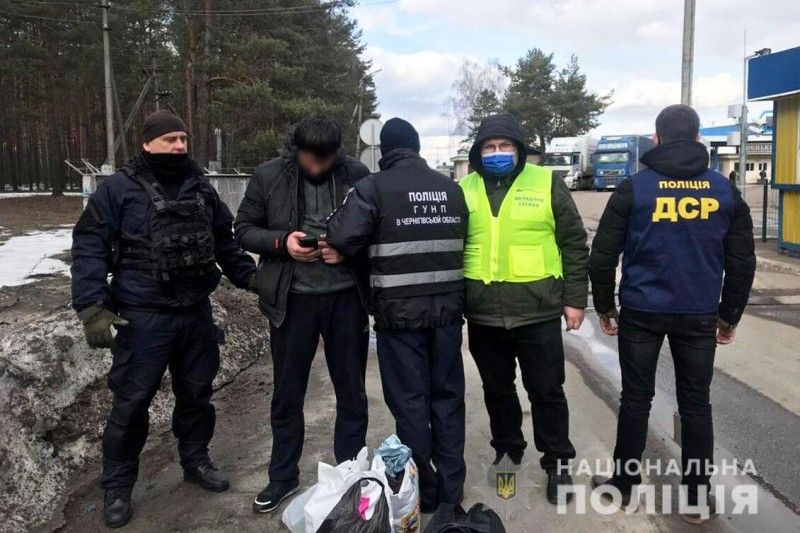 Поліція Чернігівщини видворила за кордон іноземця, який незаконно перетнув російсько-український кордон