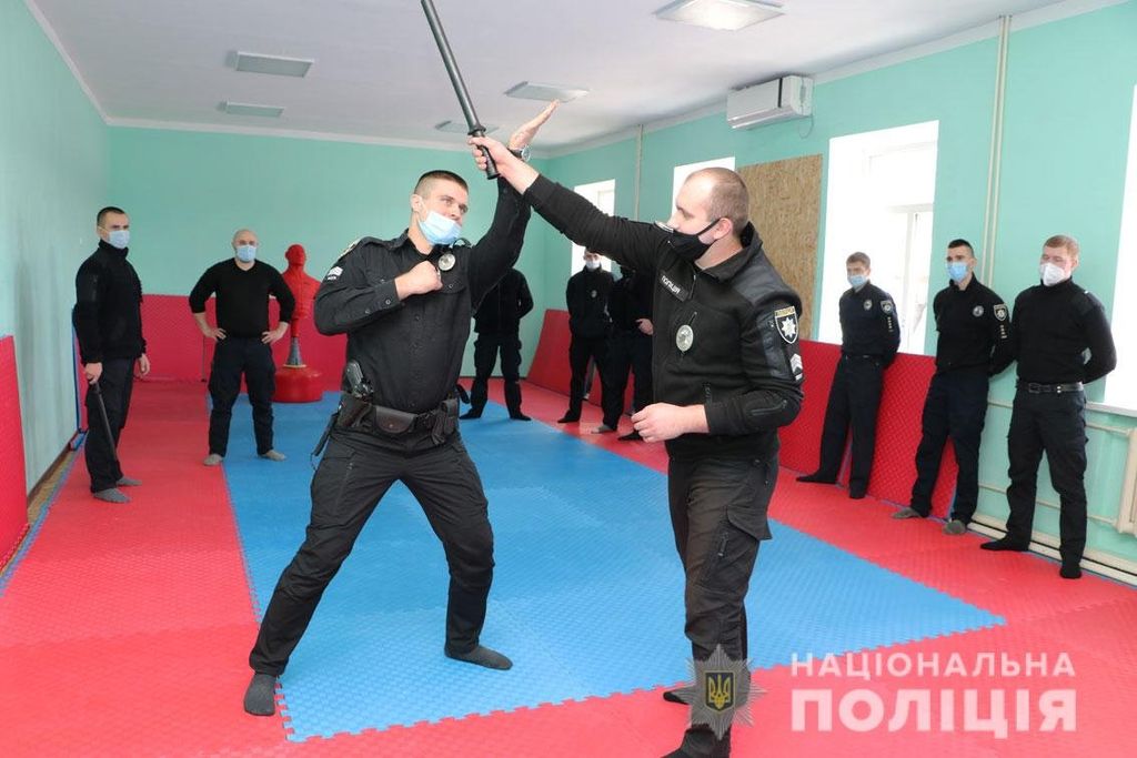 Служитимуть на блокпостах: чернігівські поліцейські відправилися в зону ООС