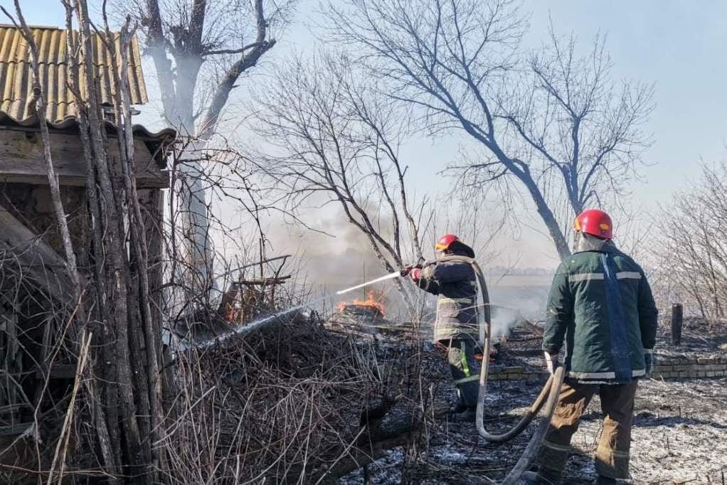 Чернігівські вогнеборці за минулий тиждень ліквідували більше 30 пожеж