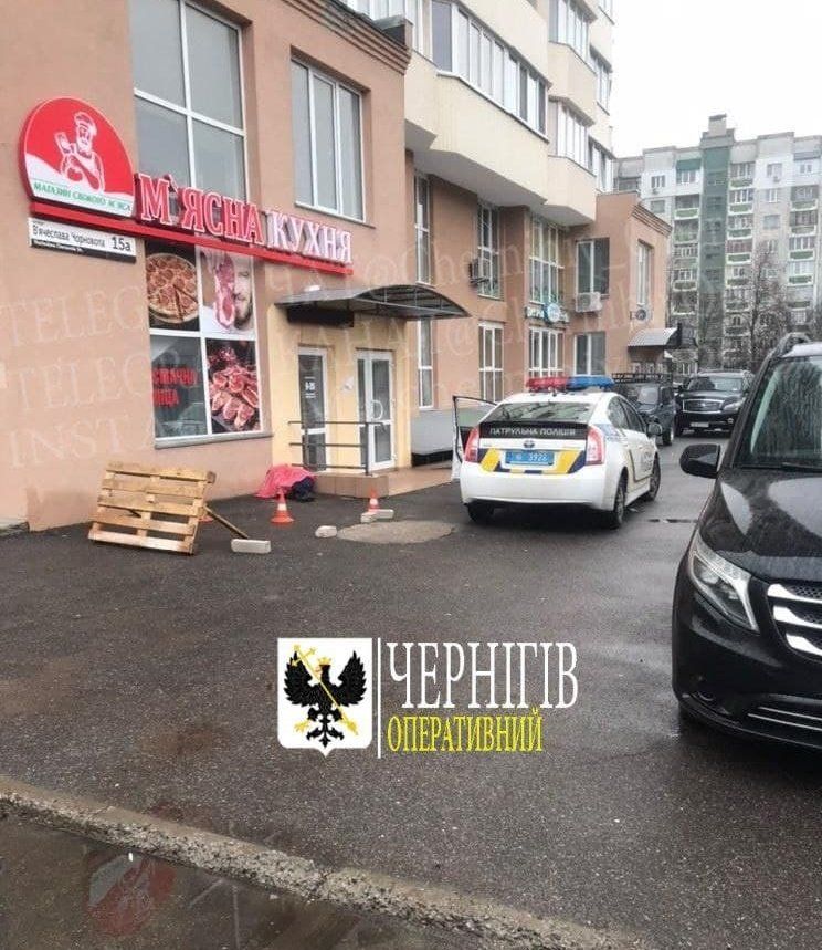 Тіло чоловіка без документів знайшли у Чернігові на вулиці Чорновола
