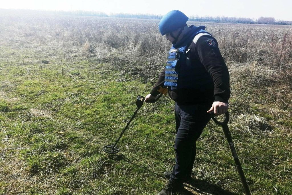 Майже три десятки снарядів та мінометних мін знайшли у полі неподалік Чернігова