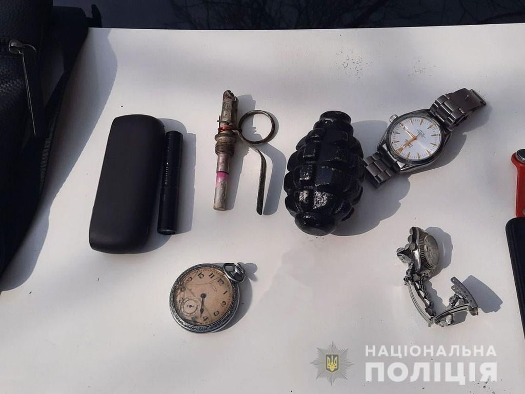 Трьох злодіїв-гастролерів іх Сум затримали прямо в пограбованій квартирі Чернігова