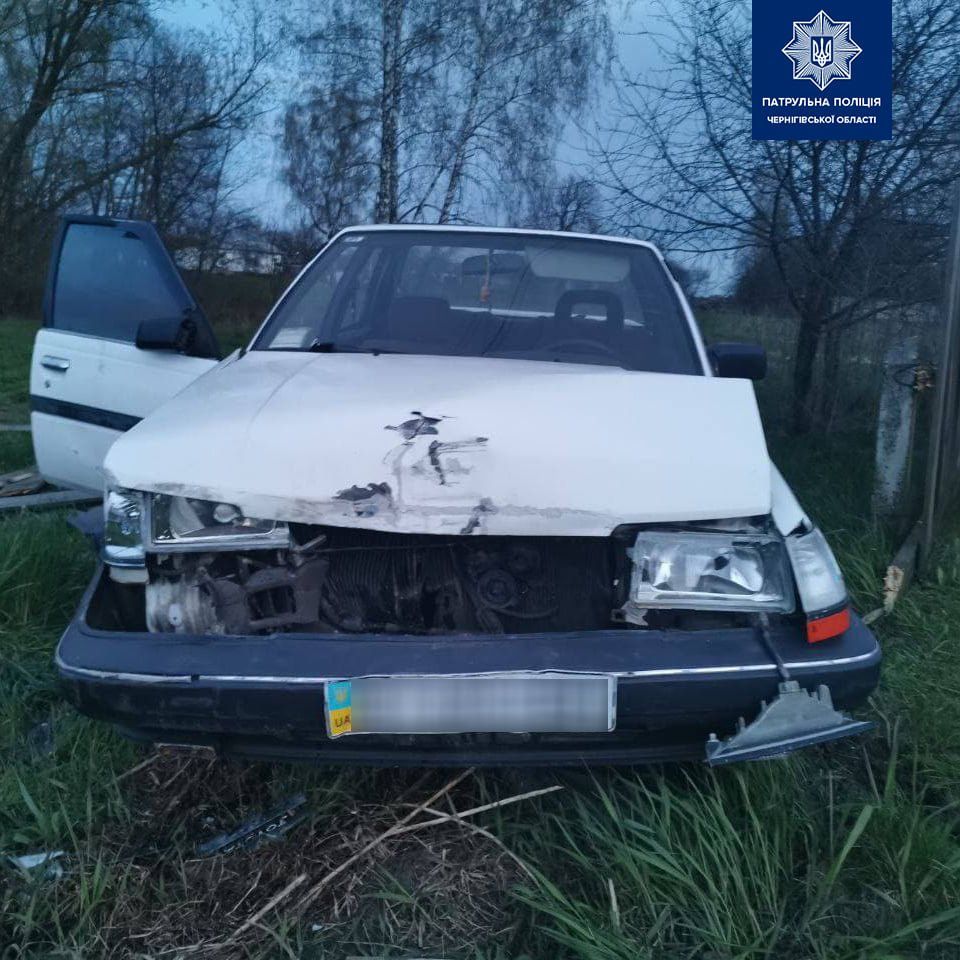 П’яний водій протаранив паркан у Кіптях на Чернігівщині