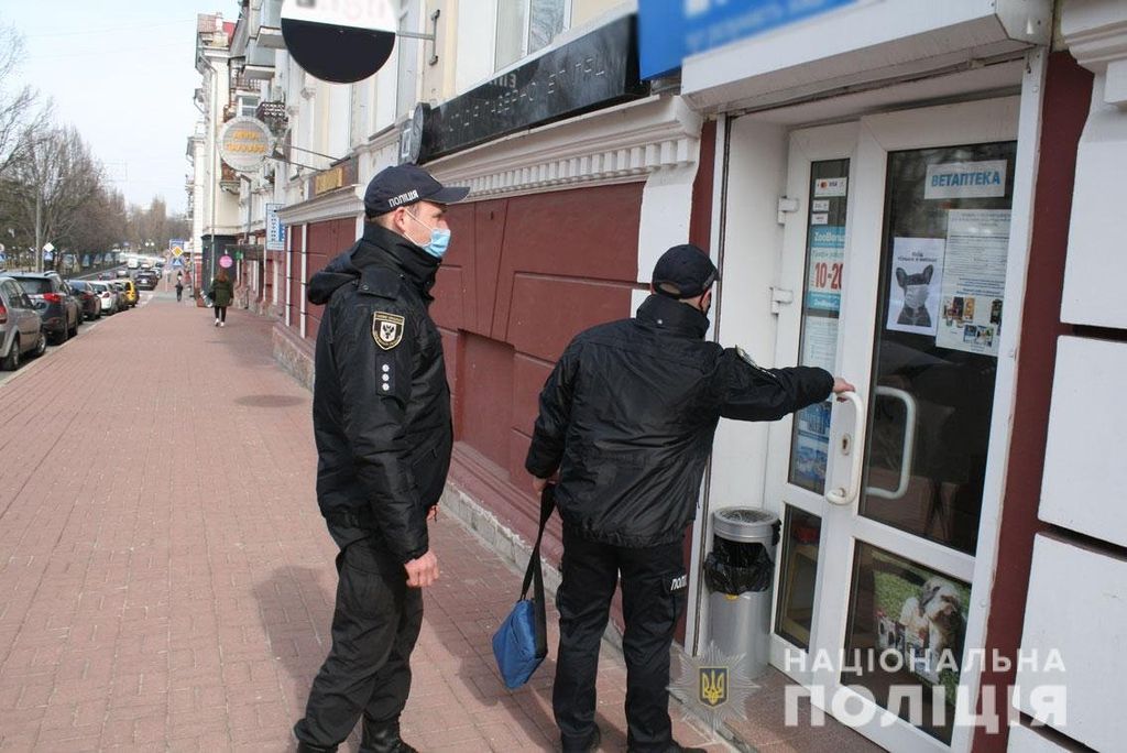 На вулицях Чернігова поліція проводить рейди та шукає порушників карантину