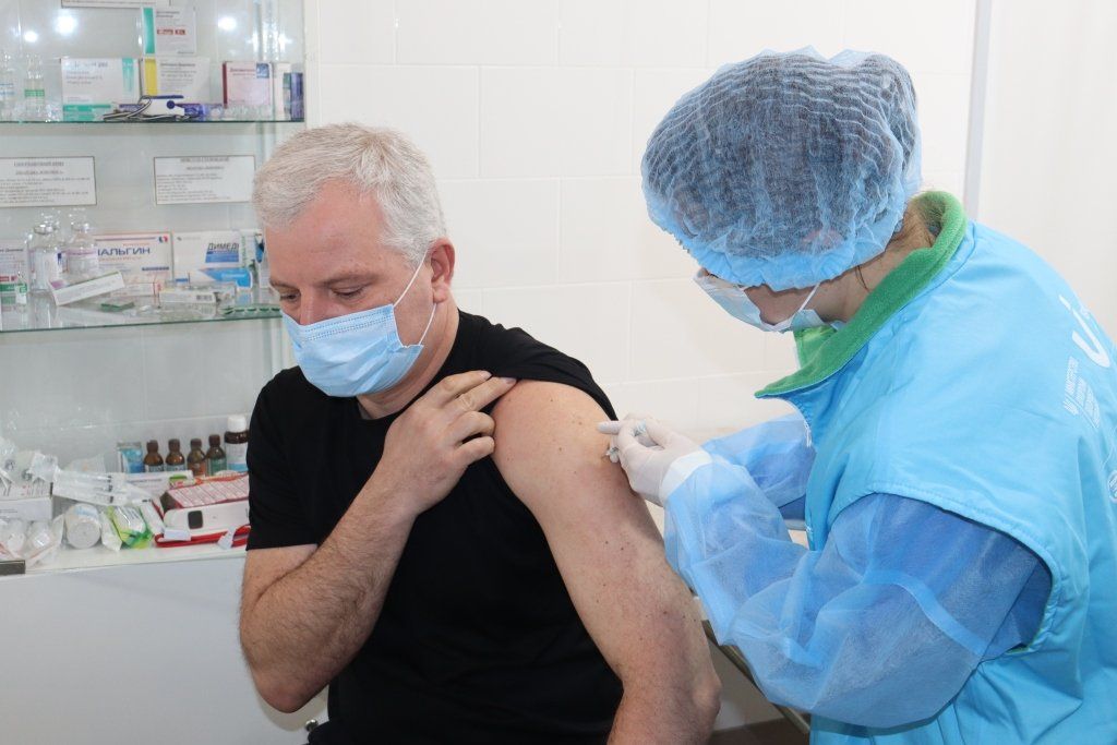 Вже 260 чернігівських рятувальників отримали першу дозу вакцини від коронавірусу