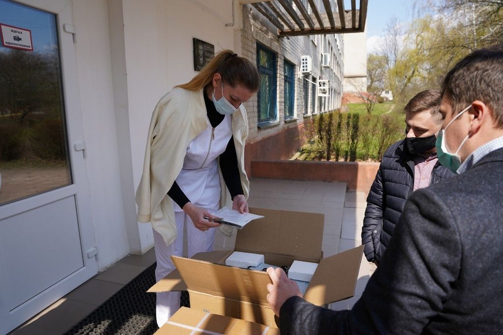Благодійники передали медзакладам Чернігівщині 6 кисневих концентраторів