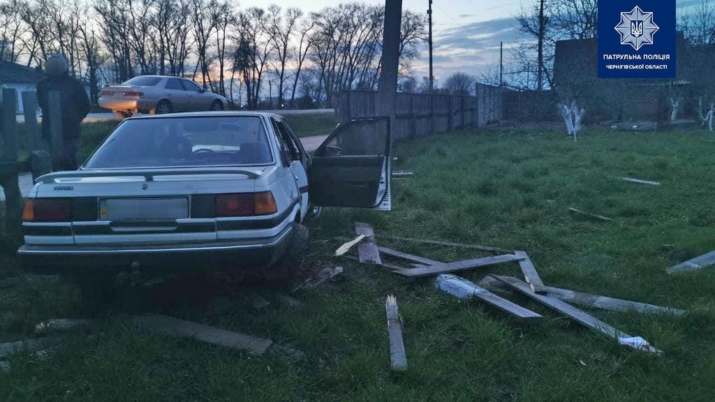 П’яний водій протаранив паркан у Кіптях на Чернігівщині