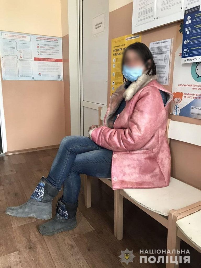 Наздогнала і вдарила ножем: на Чернігівщині мати накинулася на власного сина