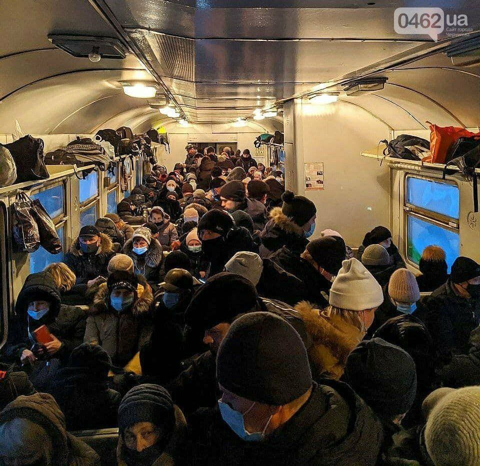 Переповнені вагони електричок у Чернігівській області. Знайдено рішення - вагонів буде більше