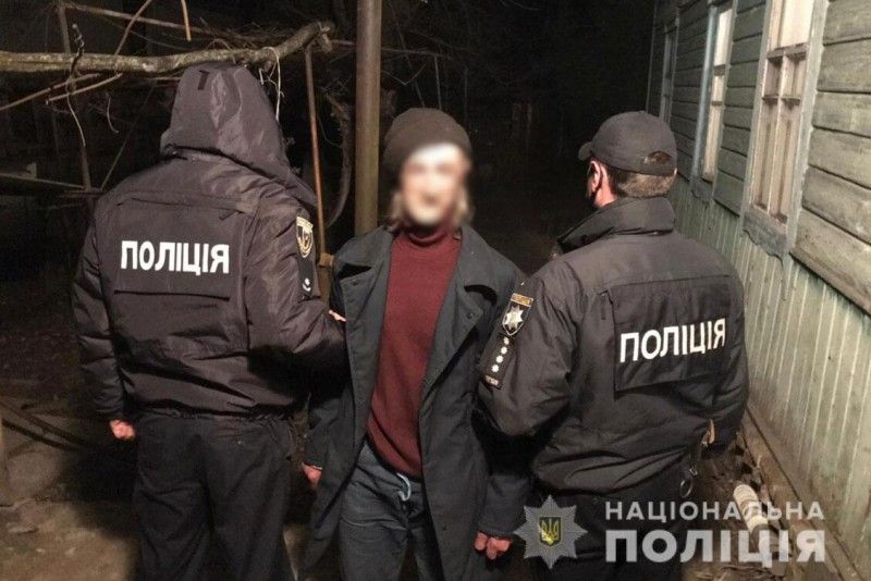 Чернігівські поліцейські затримали чоловіка, який з ножем напав на односельця