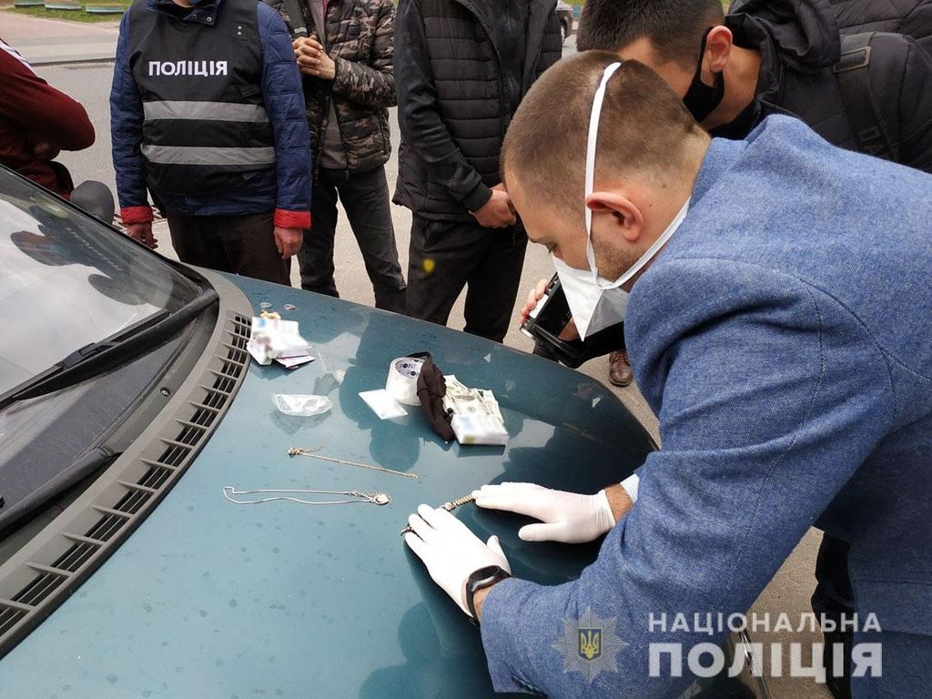 Злодіїв, які приїхали на Чернігівщину аби пограбувати магазин, затримали на вул. Київській