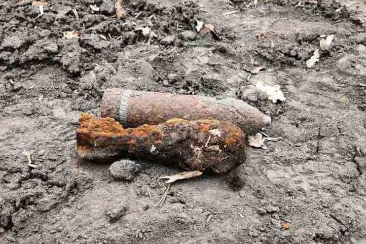 Артилерійський снаряд та чотири мінометні міни знайшли в різних куточках Чернігівщини
