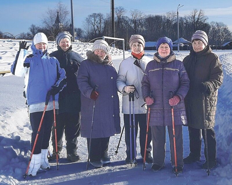 У громаді на Чернігівщині пенсіонери активно практикують скандинавську ходу