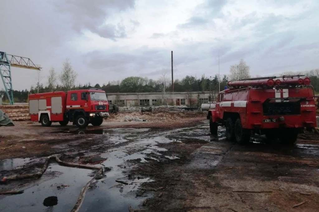 Деревообробний цех разом з пиломатеріалами вщент вигорів на Чернігівщині