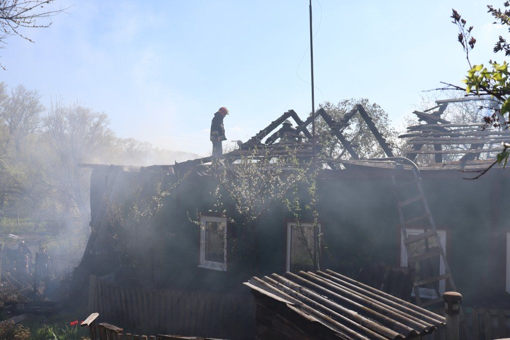 Через коротке замикання на Лісковиці у Чернігові згорів будинок