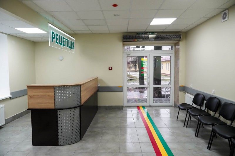Навіщо в нових лікарнях Чернігівщини кольорові смужки на підлозі та стінах