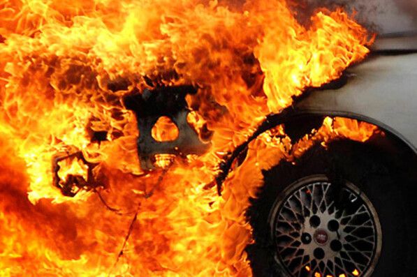 У Ніжині згоріли дві автівки