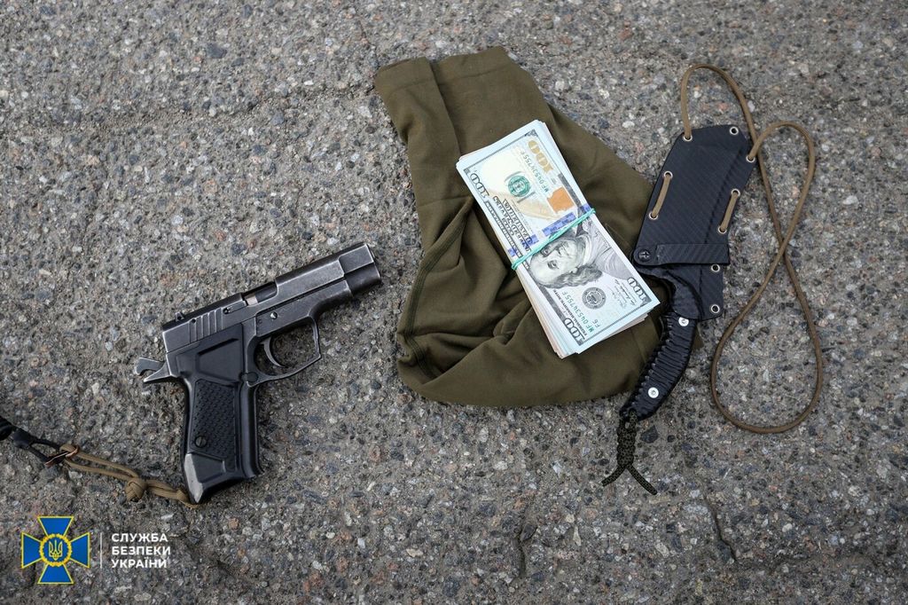 Вимагали гроші у причетних до криміналу за «наводкою» поліції: затримання на Чернігівщині
