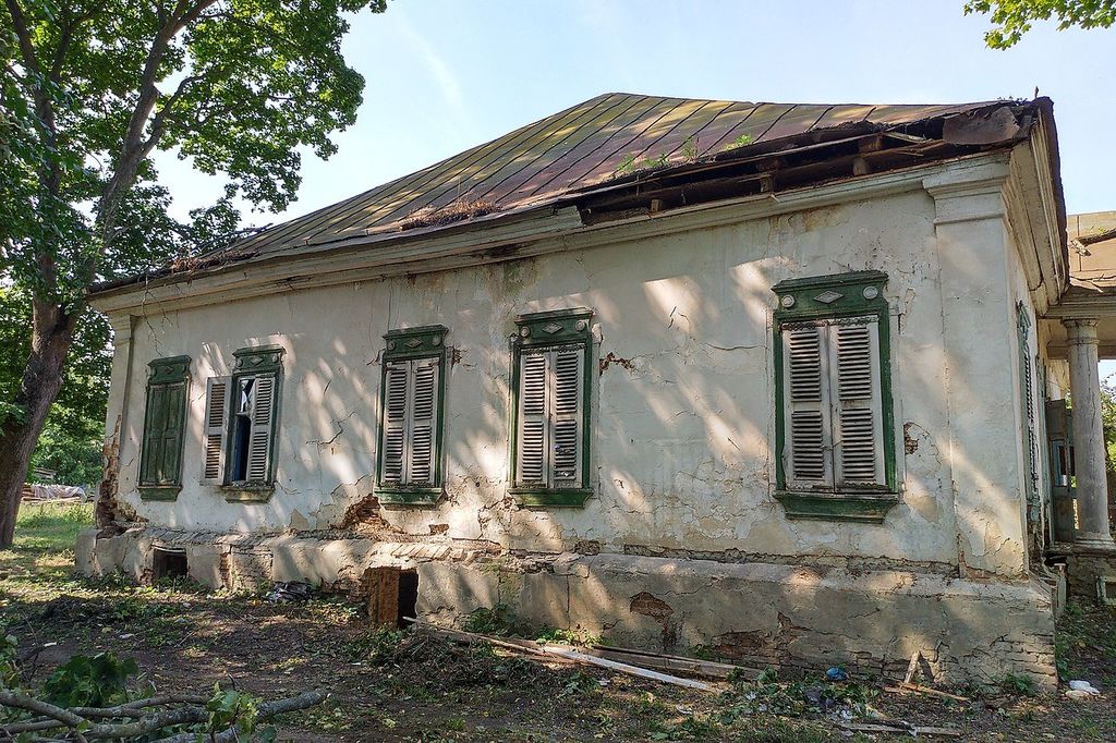 Більш ніж 250-річний маєток козацької старшини руйнується на Чернігівщині
