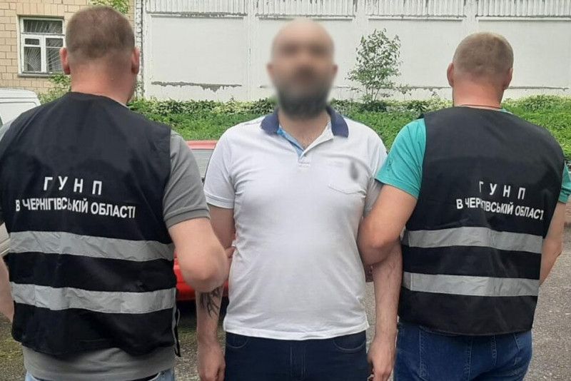 На Чернігівщині поліцейські затримали іноземця, якого за земельне шахрайство розшукували на батьківщині 9 років