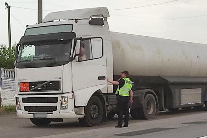 У спеку на дорогах Чернігівщини обмежено рух для вантажівок