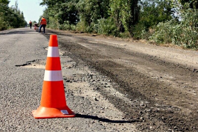 У Новгород-Сіверському районі продовжують ремонтувати дорогу