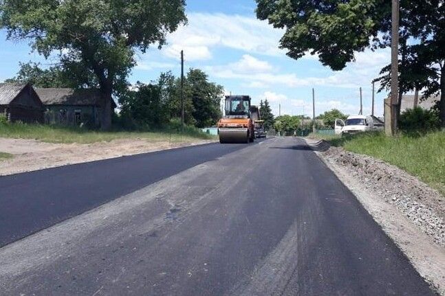 Понад 5 кілометрів дороги місцевого значення ремонтують у Новгород-Сіверській громаді
