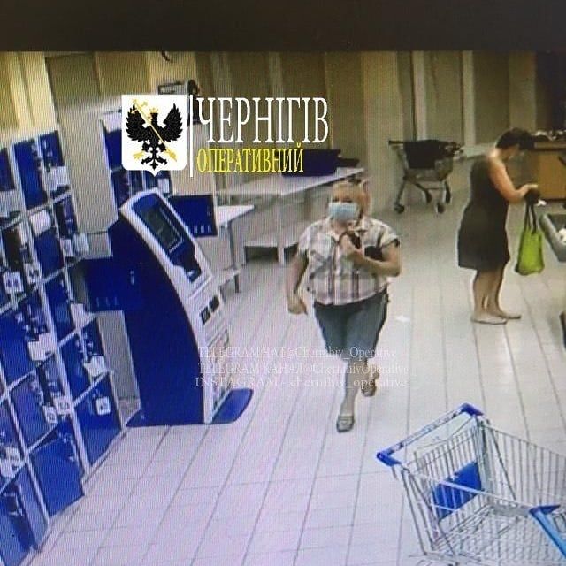 У Чернігові розшукують жінку за поцуплений у супермаркеті візок (Фото)