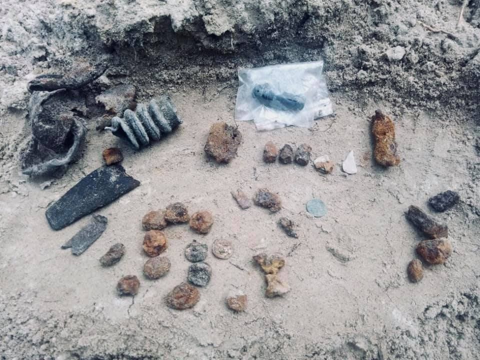 «Пограбували двічі»: пошкоджені мародерами могили воїнів знайшли на Чернігівщині