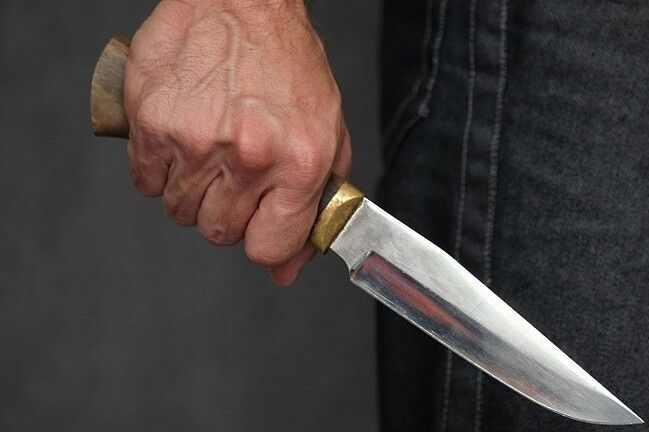 Ножем в шию та спину: на Чернігівщині чоловік напав на односельця