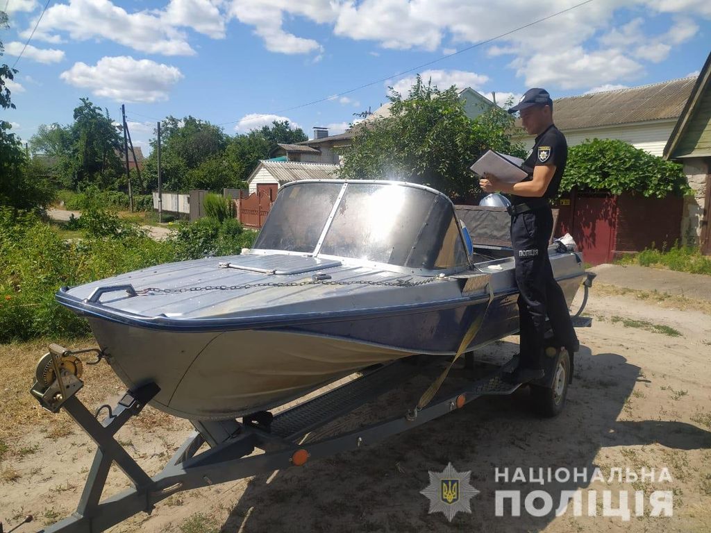 Човен, який травмував людину на Десні у Чернігові знайшла поліція. Що загрожує водію