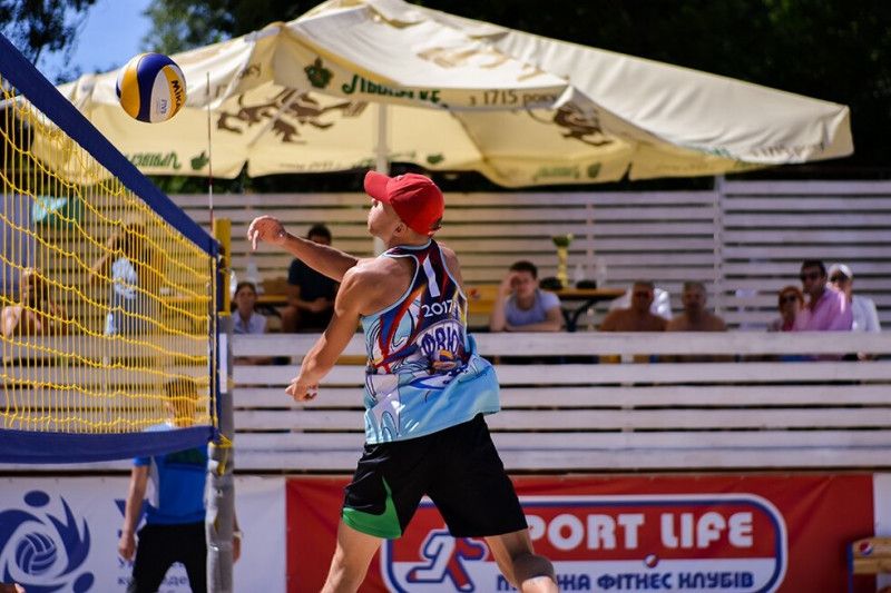 Чернігівці вибороли срібло на всеукраїнських змаганнях з волейболу пляжного серед чоловічих команд