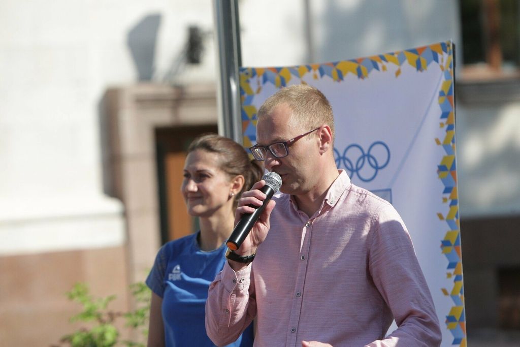 Відкриття Олімпіади відбулося і у Чернігові. В центрі міста підняли олімпійський прапор