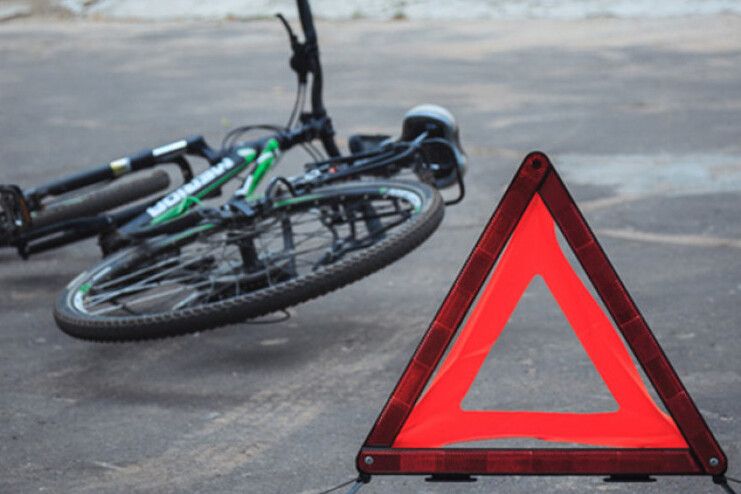 На Чернігівщині автівка збила велосипедиста і зникла з місця ДТП
