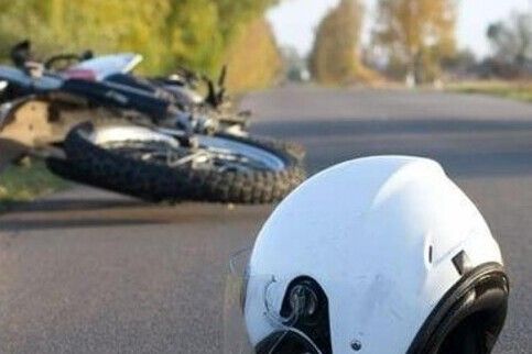 У Чернігівському районі мотоцикліст врізався в електроопору