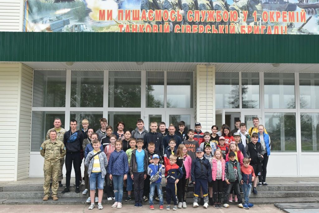 Чернігівські дітлахи провели день із танкістами