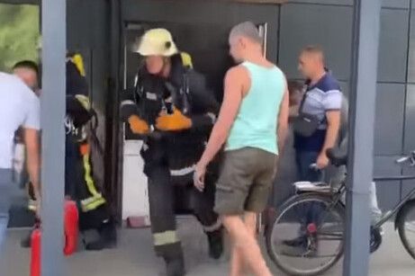До закладу швидкого харчування у Чернігові викликали пожежників (Відеофакт)