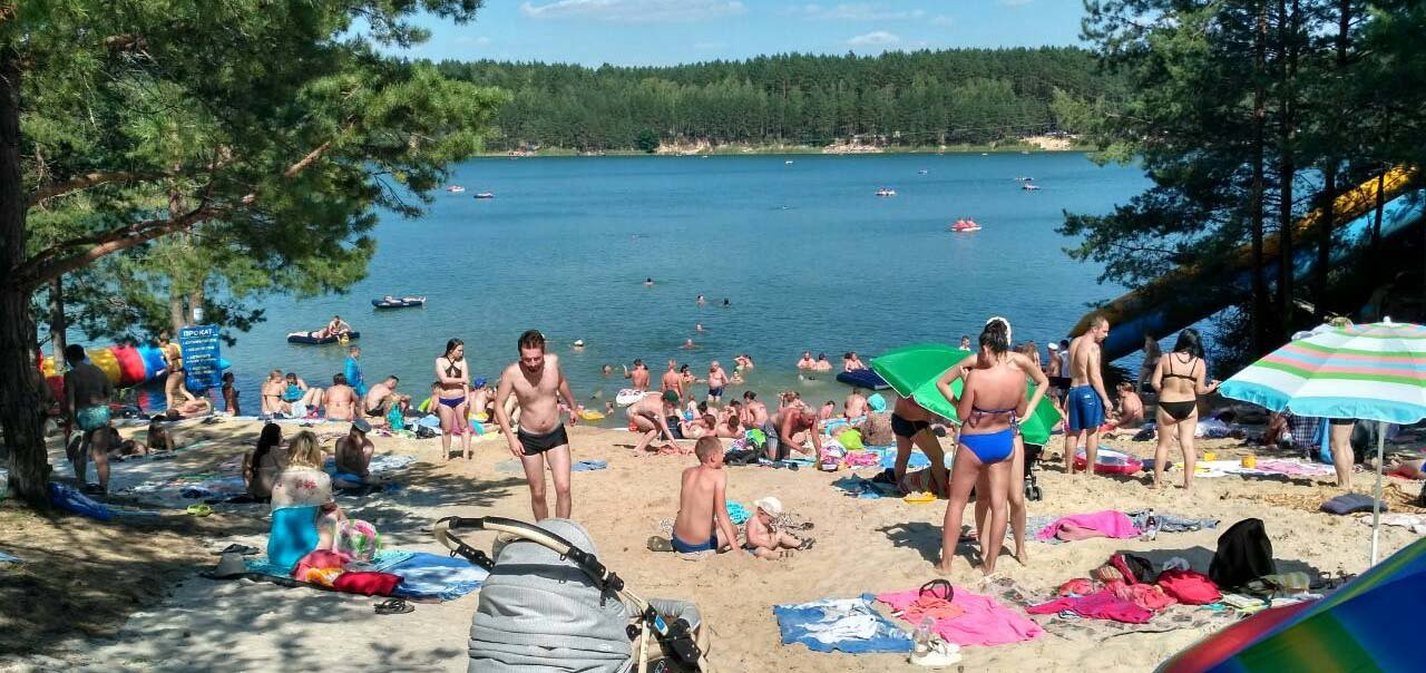 По 25 гривень: на Голубих озерах з відпочивальників беруть туристичний збір