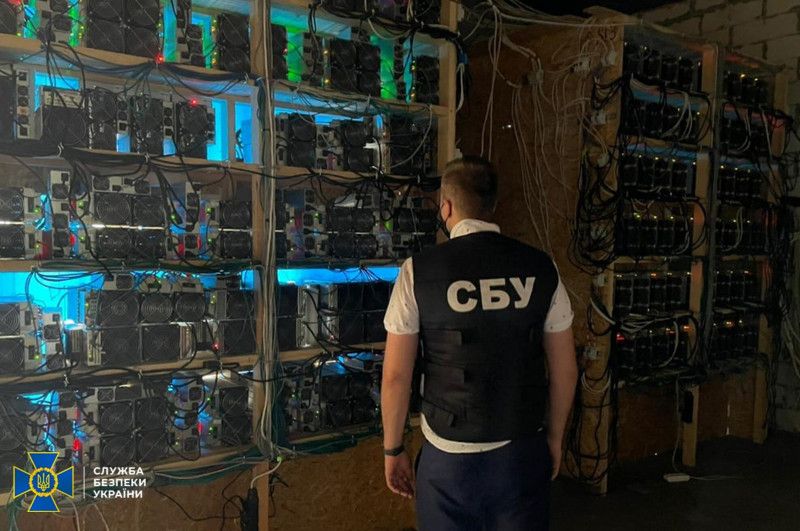 СБУ знешкодила криптоферму, через яку без світла і води могла залишитися частина Чернігівської області (Відео)