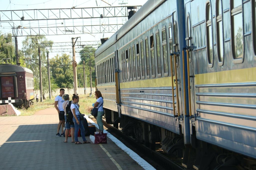 Чернігів та Чернівці поєднав потяг: чи до вподоби він першим пасажирам