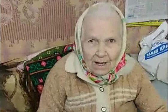 Померла 96-річна бабуся Капа, яка плела дитячі речі для безкоштовного магазину