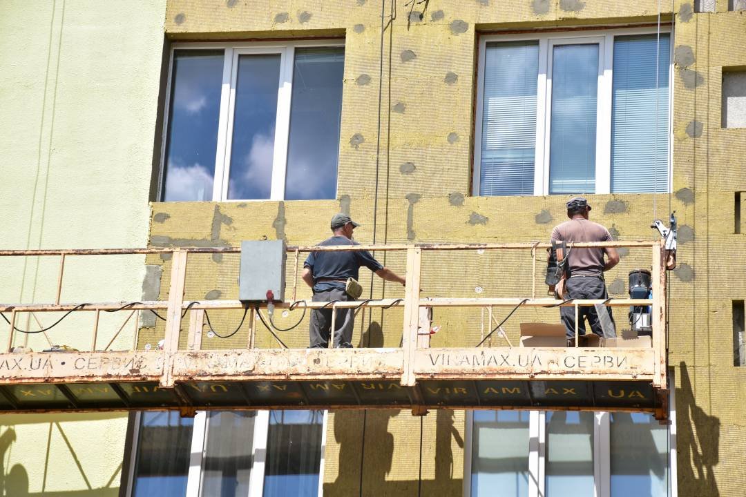 Міську лікарню Чернігова ремонтують четвертий рік: коли планують завершити